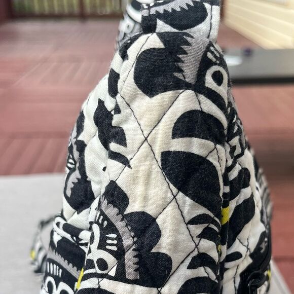 Vera Bradley, black&white w/neon yellow petals crossbody purse,adjustable handle - Picture 10 of 14